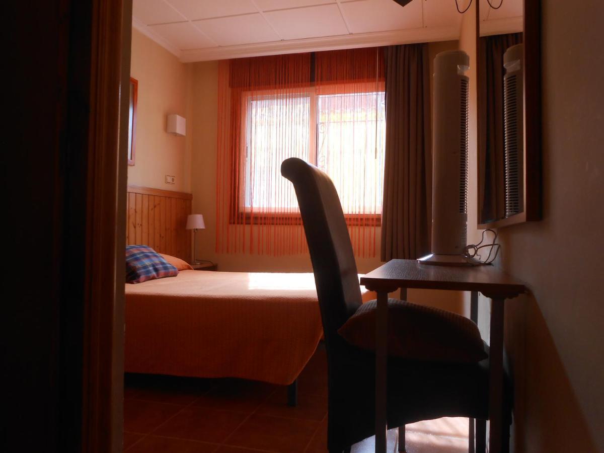 Hostal El Callejon Tarragona Exterior foto